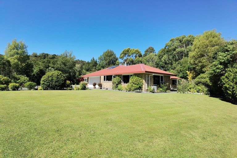 Photo of property in 76 Pine Tree Road, Kaniere, Hokitika, 7881