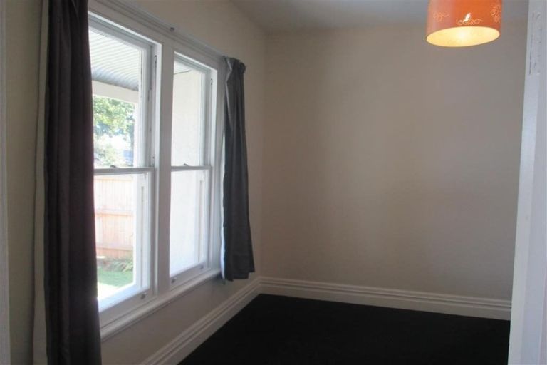 Photo of property in 10 Defoe Place, Waltham, Christchurch, 8023