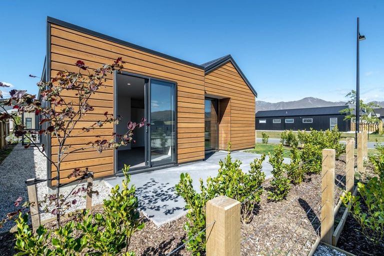 Photo of property in 2 Matakanui Lane, Wanaka, 9305