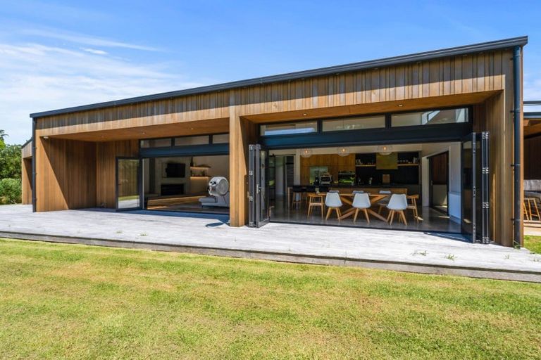 Photo of property in 15 Edgewater Place, Matapouri, Whangarei, 0173