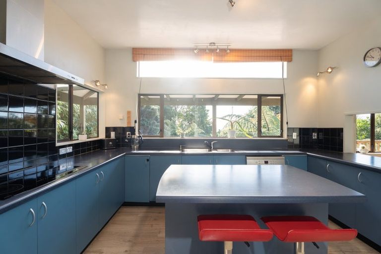 Photo of property in 37 Greyfriars Crescent, Tawa, Wellington, 5028