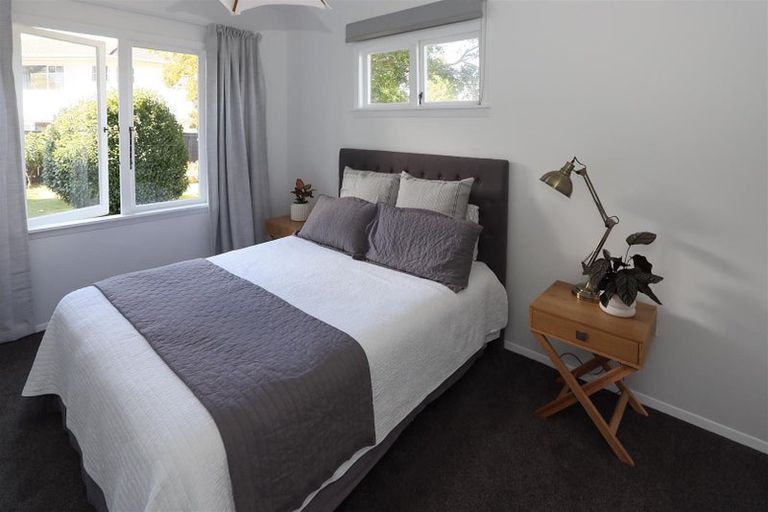 Photo of property in 1 Pah Road, Kawaha Point, Rotorua, 3010