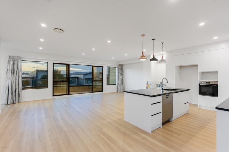 Photo of property in 16 Moki Place, Long Bay, Auckland, 0630