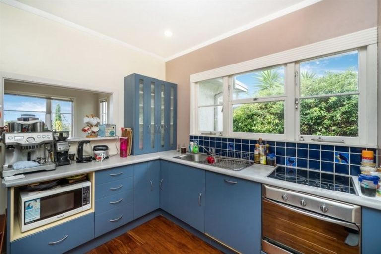 Photo of property in 1/3 Tui Glen Road, Birkenhead, Auckland, 0626