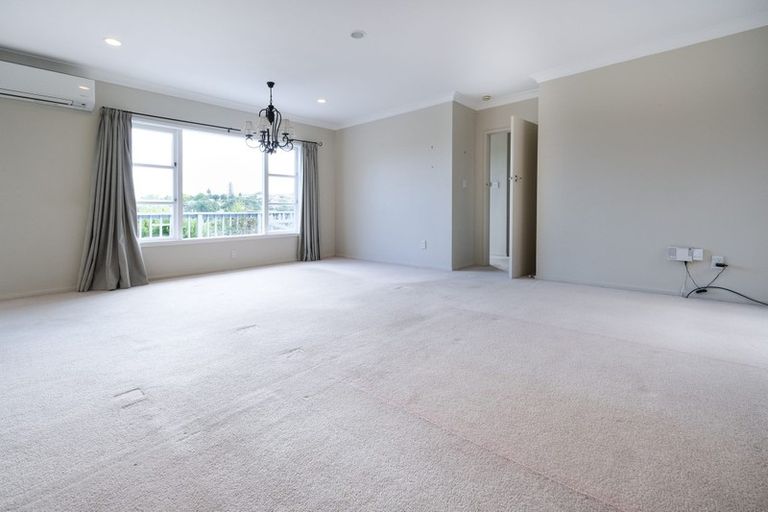 Photo of property in 2/17 Woodlands Crescent, Browns Bay, Auckland, 0630