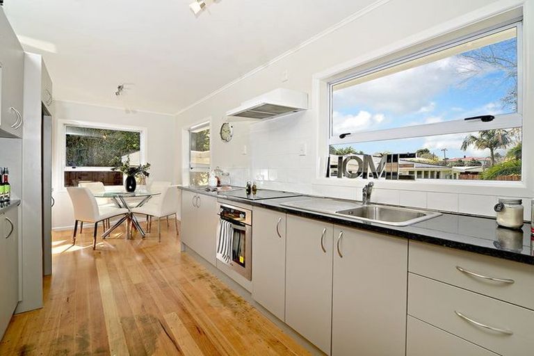 Photo of property in 12 Barnard Place, Manurewa East, Auckland, 2102