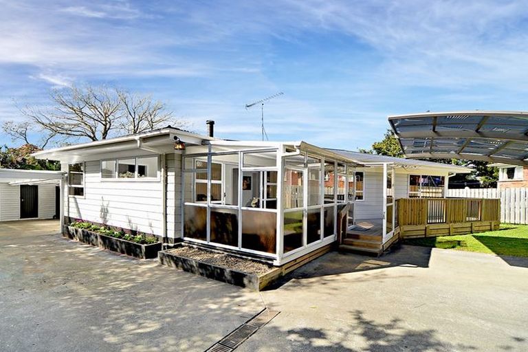 Photo of property in 12 Barnard Place, Manurewa East, Auckland, 2102