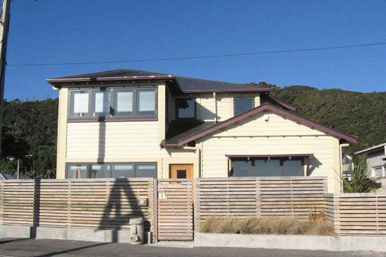 Photo of property in 131 Marine Parade, Eastbourne, Lower Hutt, 5013