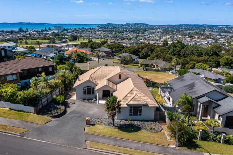 Photo of property in 26 Savoy Road, Orewa, 0931