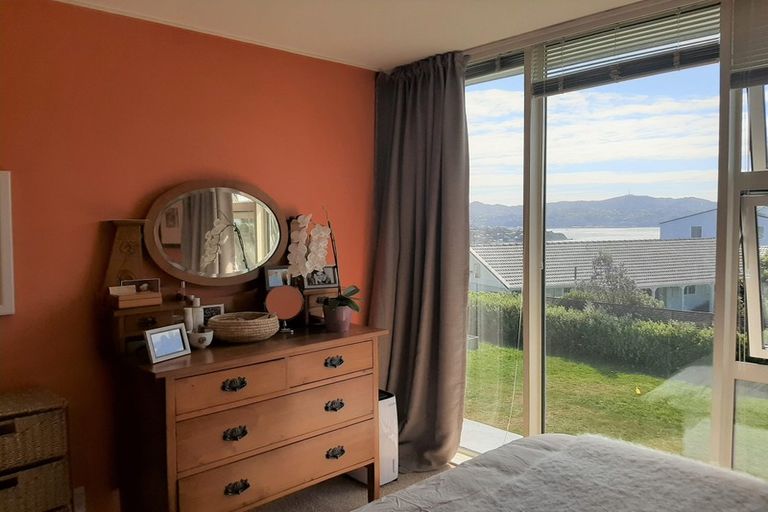 Photo of property in 23 Rangitane Street, Maupuia, Wellington, 6022