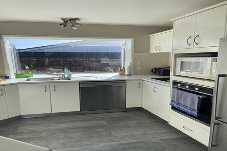 Photo of property in 22 Hedge Row, Sunnyhills, Auckland, 2010