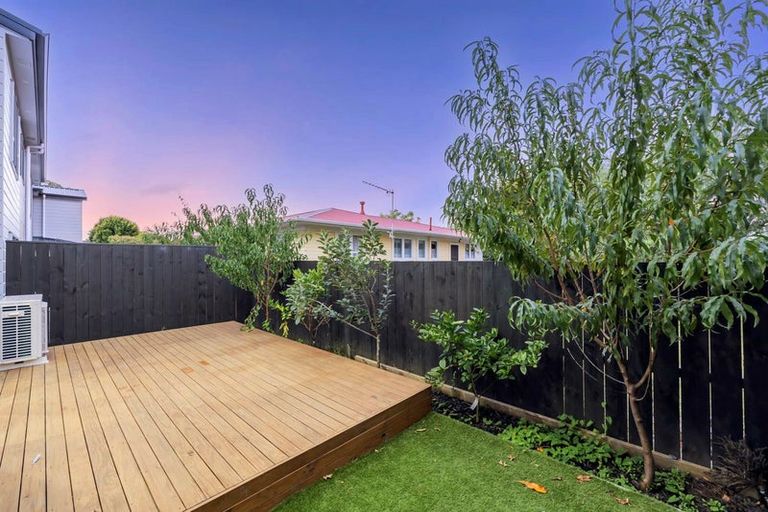 Photo of property in 7d La Trobe Street, Pakuranga Heights, Auckland, 2010