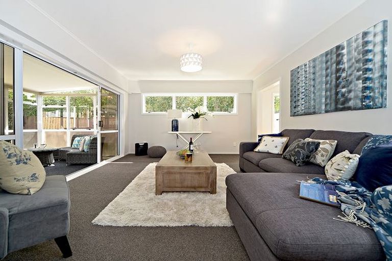 Photo of property in 12 Barnard Place, Manurewa East, Auckland, 2102