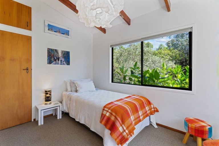 Photo of property in 14 Hughes Street, Waikanae Beach, Waikanae, 5036