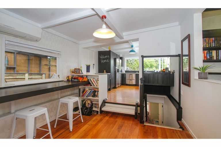 Photo of property in 120 Park Hill Road, Birkenhead, Auckland, 0626