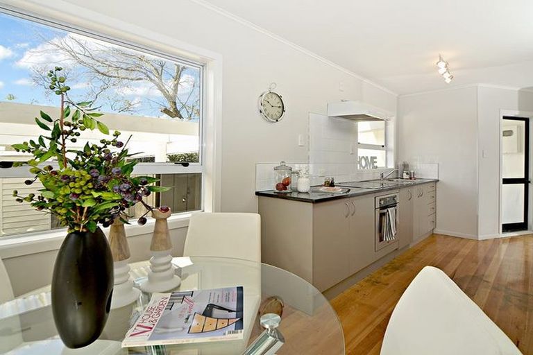 Photo of property in 12 Barnard Place, Manurewa East, Auckland, 2102