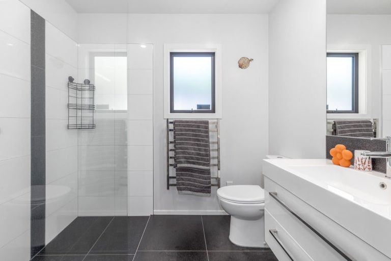 Photo of property in 2 Ihakara Arthur Lane, Aotea, Porirua, 5024