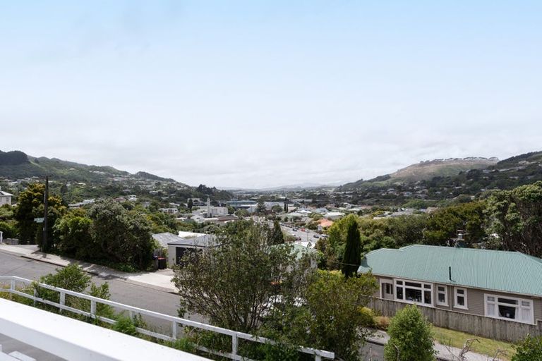 Photo of property in 17a The Drive, Tawa, Wellington, 5028