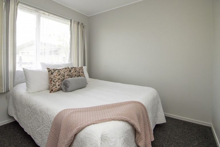 Photo of property in 6 Forbes Place, Kelvin Grove, Palmerston North, 4414