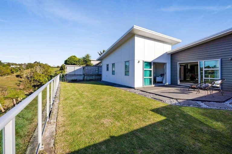 Photo of property in 17a Winstone Place, Highlands Park, New Plymouth, 4312