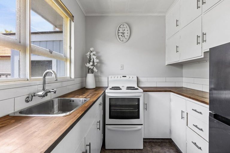 Photo of property in 2/6 Russell Road, Marewa, Napier, 4110