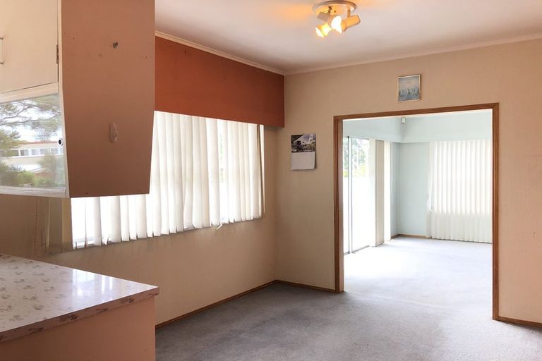 Photo of property in 38 Beaubank Road, Kelston, Auckland, 0602