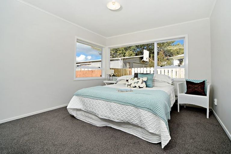 Photo of property in 12 Barnard Place, Manurewa East, Auckland, 2102