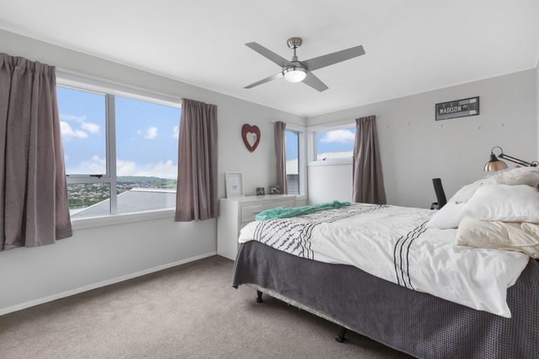 Photo of property in 70 Kahu Road, Paremata, Porirua, 5024