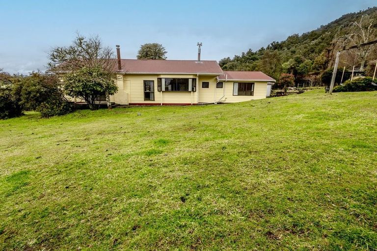 Photo of property in 9 Main Road, Harihari, 7884