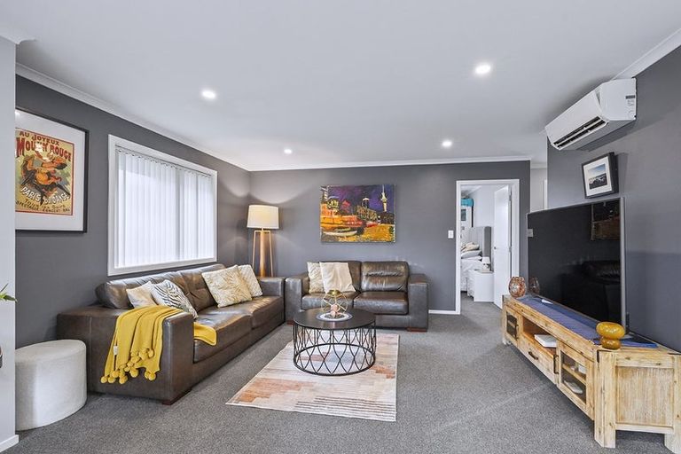 Photo of property in 13 Kimbolton Street, Rototuna North, Hamilton, 3210