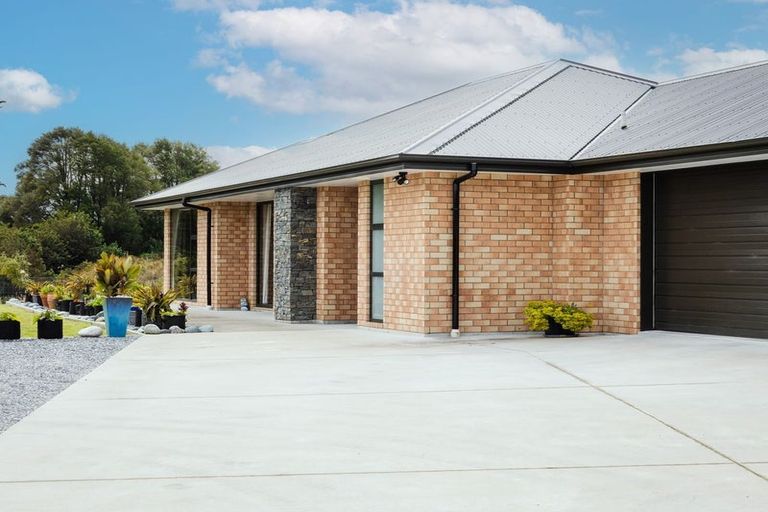 Photo of property in 8 Pukaki Avenue, Ngahere, 7872