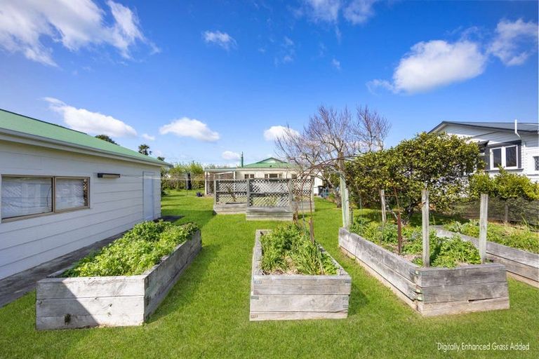 Photo of property in 27 Sackville Street, Martinborough, 5711