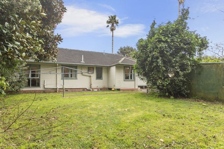 Photo of property in 17 Kervil Avenue, Te Atatu Peninsula, Auckland, 0610