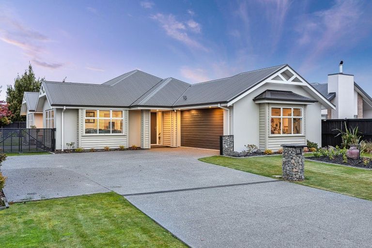 Photo of property in 33 Valour Drive, Rangiora, 7400