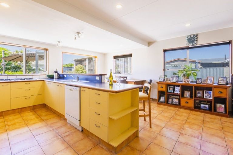 Photo of property in 15 Spriggs Crescent, Greenmeadows, Napier, 4112