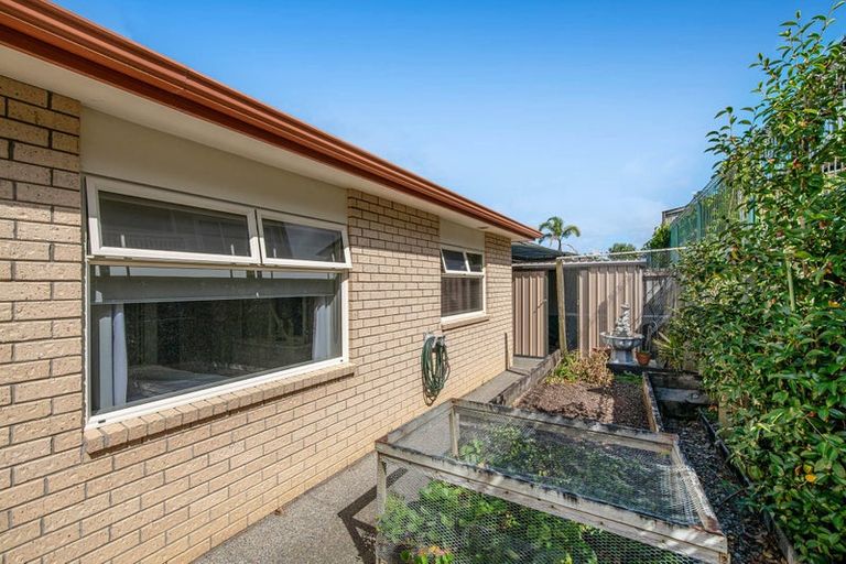 Photo of property in 18 Chesterfield Way, Orewa, 0931
