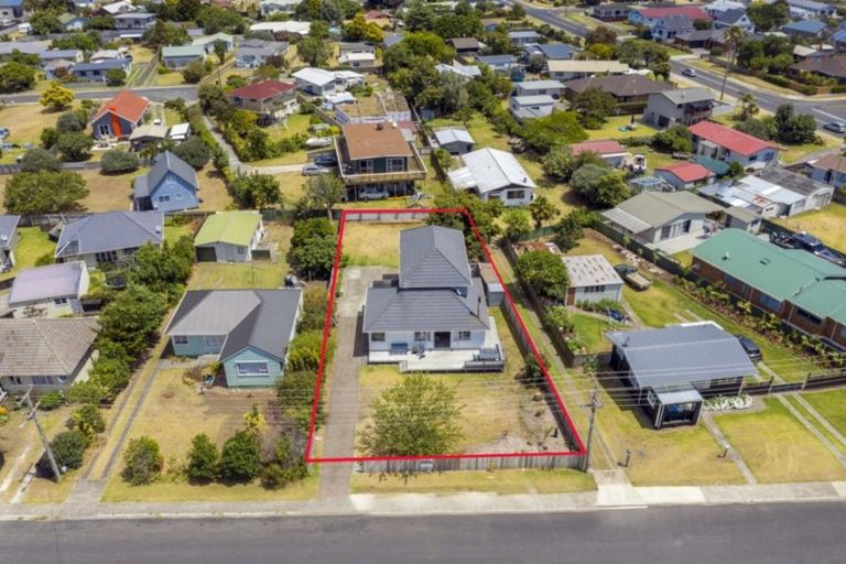 Photo of property in 16 Hannan Road, Whitianga, 3510
