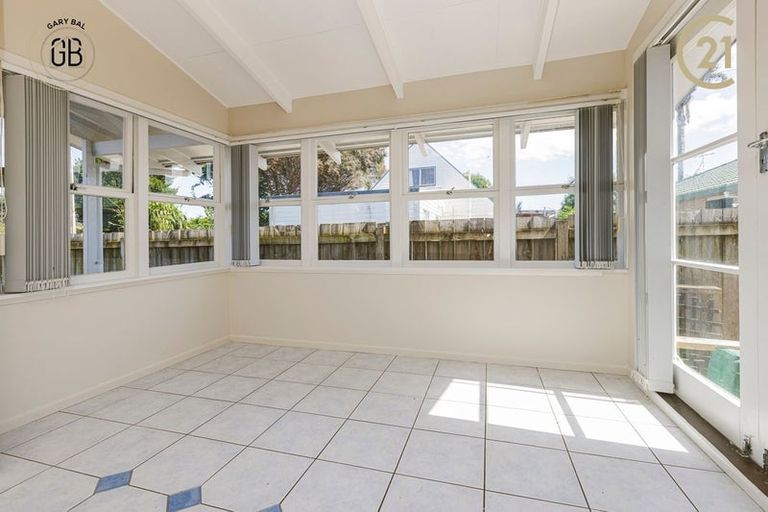 Photo of property in 6 Braeburn Place, Takanini, 2112