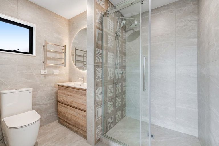 Photo of property in 34a Lorikeet Place, Unsworth Heights, Auckland, 0632