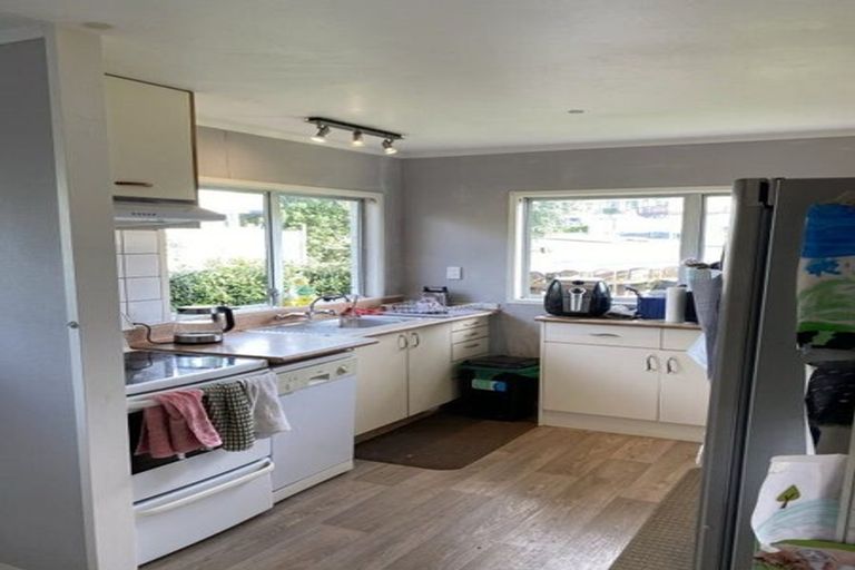 Photo of property in 1 Albatross Road, Red Beach, 0932