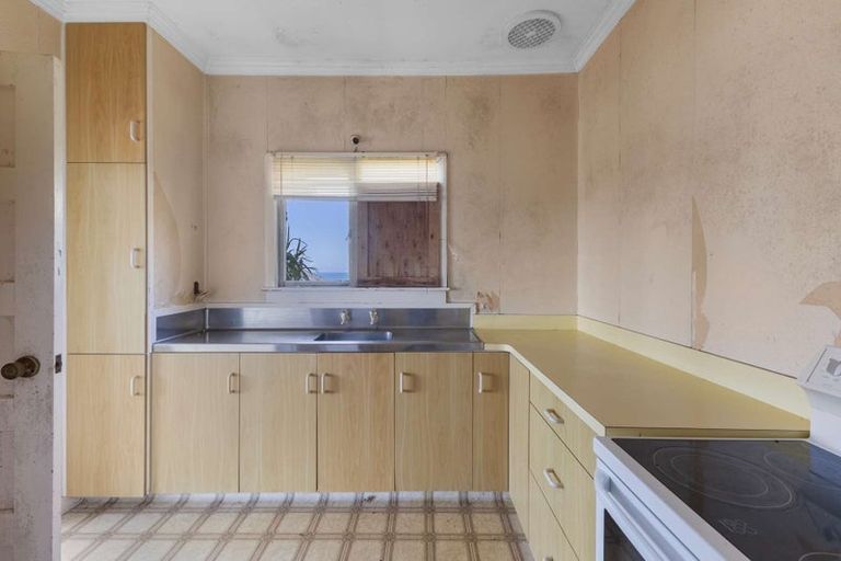 Photo of property in 11 South Road, Moturoa, New Plymouth, 4310