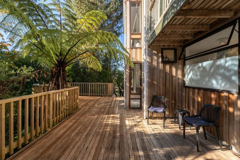 Photo of property in 37 Greyfriars Crescent, Tawa, Wellington, 5028