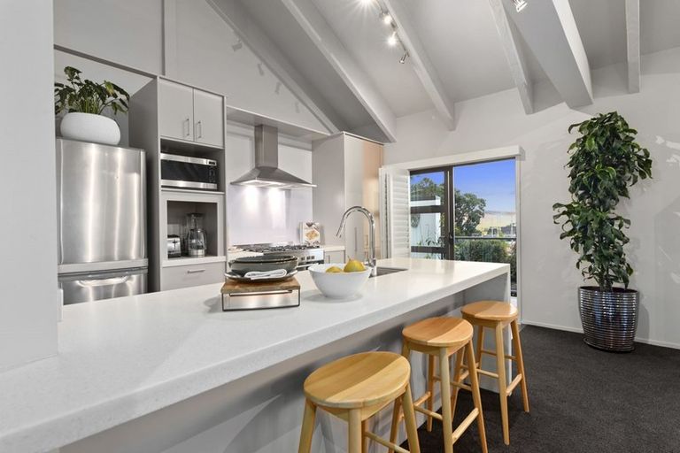 Photo of property in 2/13 Muritai Road, Milford, Auckland, 0620