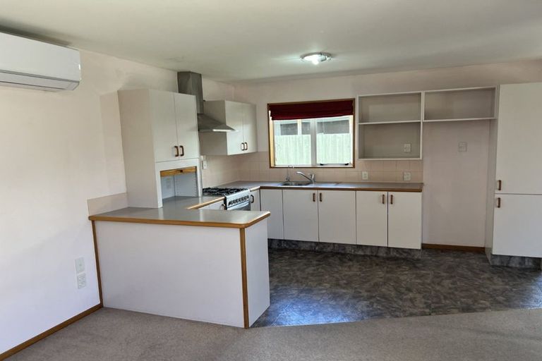 Photo of property in 2/3 Claverley Gardens, Avonhead, Christchurch, 8042