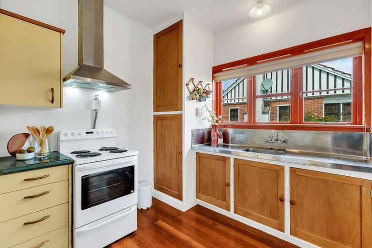 Photo of property in 174 Cook Street, West End, Palmerston North, 4410