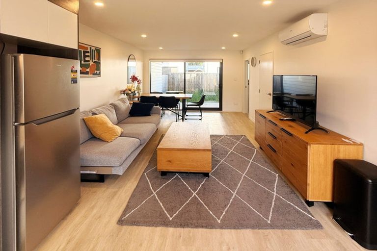 Photo of property in 47d Northcote Road, Hillcrest, Auckland, 0627