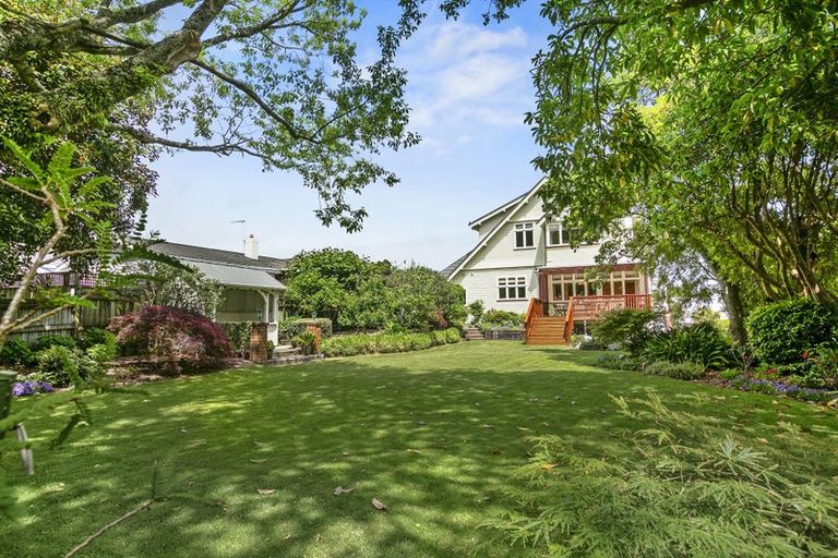 Photo of property in 33 Cameron Street, New Plymouth, 4310