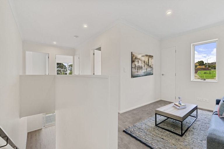 Photo of property in 8 George Mcwhirter Avenue, Massey, Auckland, 0614