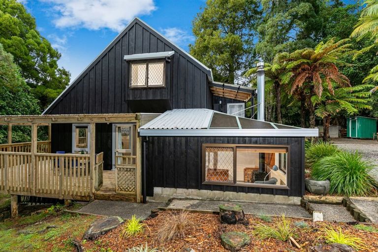 Photo of property in 812 West Coast Road, Oratia, Auckland, 0604