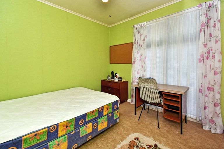 Photo of property in 19 Blanes Road, Weymouth, Auckland, 2103